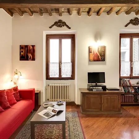 Stunning Pantheon Apartment